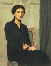 Junge Dame im schwarzen Kleid